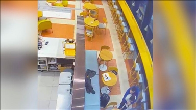 Voditelj restorana na istanbulskom aerodromu spasio putnicu Heimlichovim zahvatom