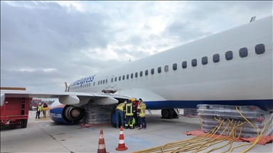 Antalya Havalimanı'nda kalkışa hazırlanan uçağın iniş takımlarında teknik arıza yaşandı