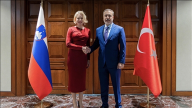  Турскиот министер за надворешни работи се сретна со претседателката на словенечкото Народно собрание