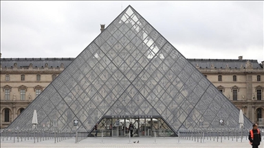 Louvre closes rooms after ‘major water leak,’ artworks reportedly damaged