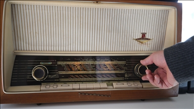 Eğitimcinin çalışır durumdaki nostalji radyoları kültürel hafızayı bugüne taşıyor