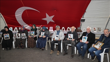 Dayikên Diyarbekirê dixwazin bigihêjin ewladên xwe