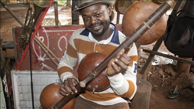 Традиционалниот инструмент мвет, живо наследство што ги спојува музиката и митологијата во Централна Африка
