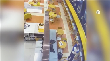 İstanbul Havalimanı'nda boğazına yiyecek kaçan kadın Heimlich manevrasıyla kurtarıldı