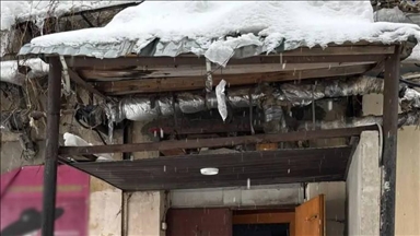 В Нижегородской области РФ в результате схода наледи с крыши пострадали шесть детей