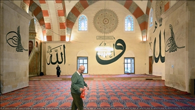 Edirne'deki camiler gül suyu ile yıkanıp ramazana hazırlandı