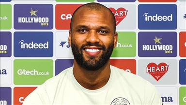 قدم.. برينتفورد يجدد عقد مهاجمه البرازيلي إيغور تياغو