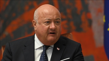 Austrian chancellor calls for EU to keep dialogue channels open with Russian president