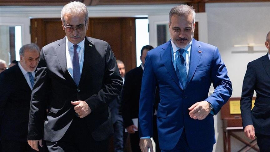 Хакан Фидан встретился с главой Национального комитета по управлению сектором Газа