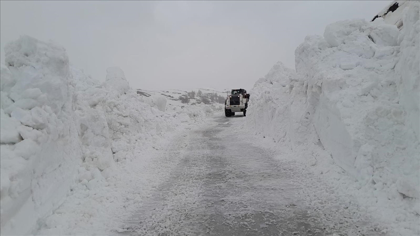 Li Wan, Hekarî û Bedlîsê ji ber berfê rê hatin girtin