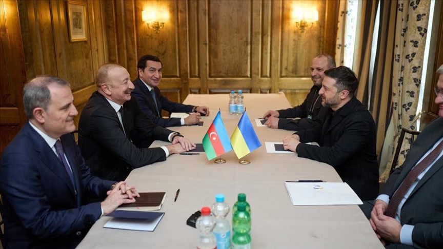 Президент Зеленский выразил благодарность Азербайджану за гуманитарную помощь