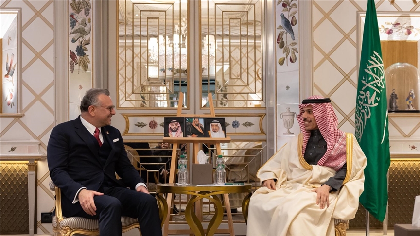 وزير خارجية السعودية ومستشار ترامب يبحثان تعزيز الأمن بالمنطقة