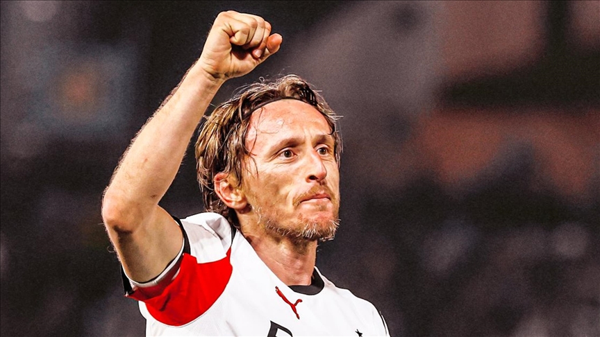 قدم.. ميلان يحقق فوزا صعبا على بيزا في الدوري الإيطالي