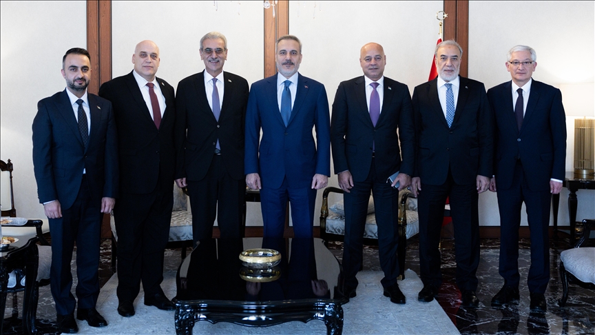 Le chef de la diplomatie turque rencontre le chef du Comité national pour l’administration de Gaza