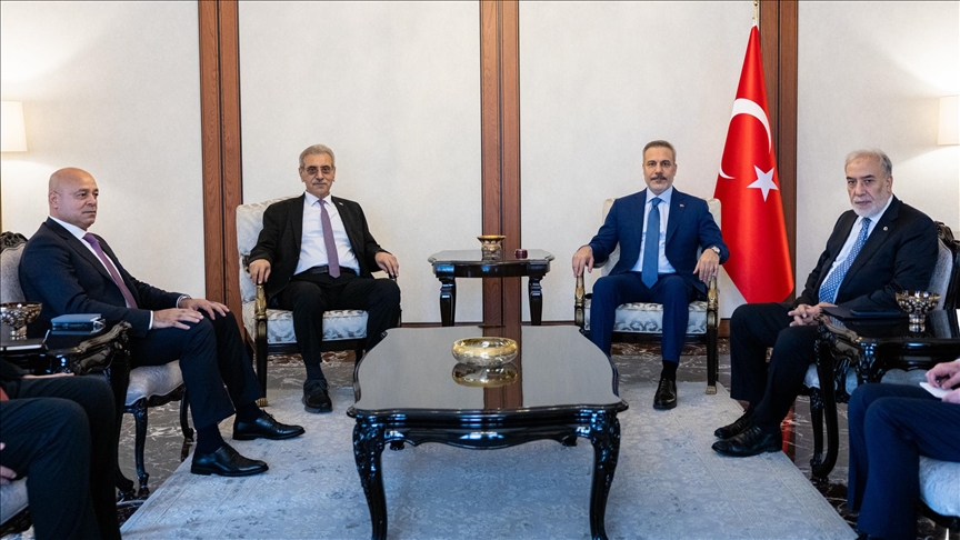 وزير الخارجية التركي يلتقي رئيس اللجنة الوطنية لإدارة غزة