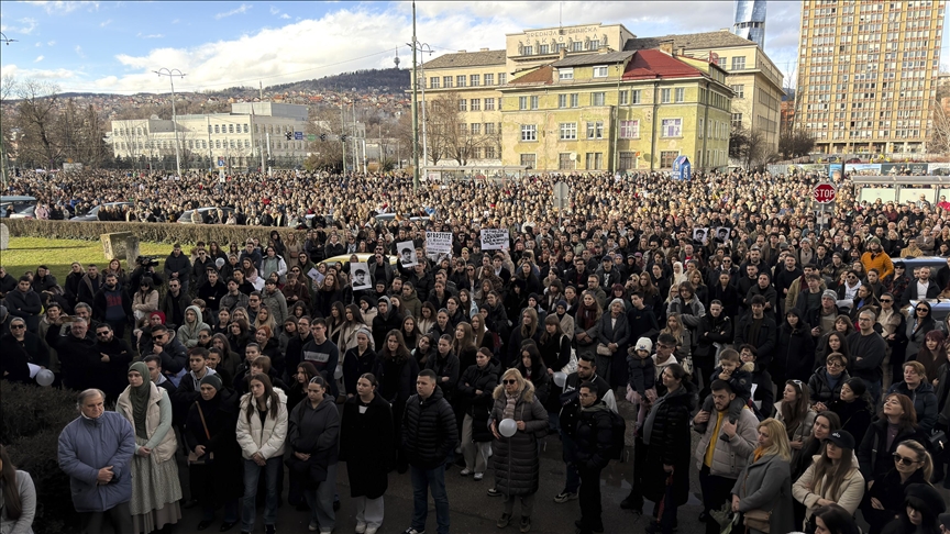 Nekoliko hiljada građana Sarajeva na protestu zatražilo odgovornost nadležnih zbog tragične tramvajske nesreće