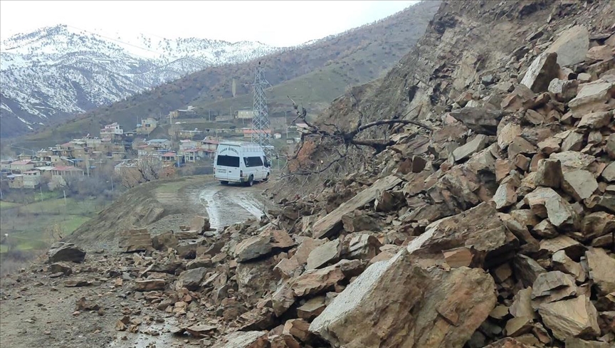 Li Bedlîsê rêyên ji ber hezazê girtî bûn hatin vekirin