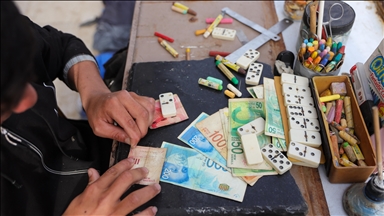 ترميم العملات التالفة.. مهنة فرضتها حرب غزة