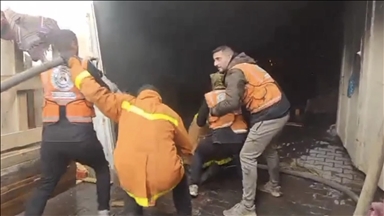 لأكثر من 20 ساعة.. محاولة للسيطرة على حريق يتجدد في مبنى غربي غزة