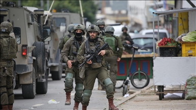 الجيش الإسرائيلي يصيب فلسطينيا ويقتحم مناطق بالضفة