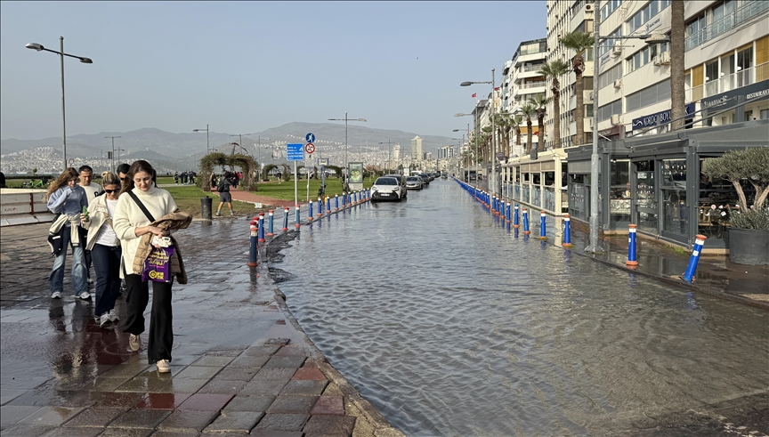 İzmir, Bodrum ve Edirne'de fırtına etkili oluyor