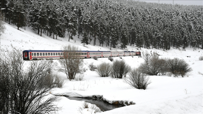 Kars ve Ardahan'da kar yağışı ve soğuk hava etkili oluyor