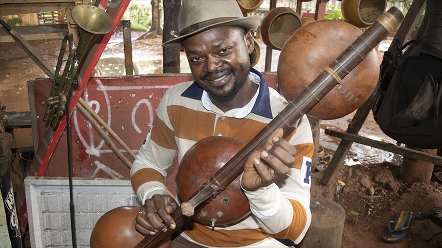 Mveti  instrumenti i lashtë nga Afrika Qendrore që kombinon mitologjinë dhe muzikën