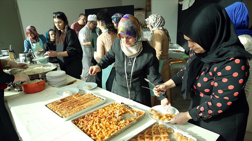 Kastamonulu kadınlar, özel gereksinimli bireyin babasının mevlidi için güç birliği yaptı