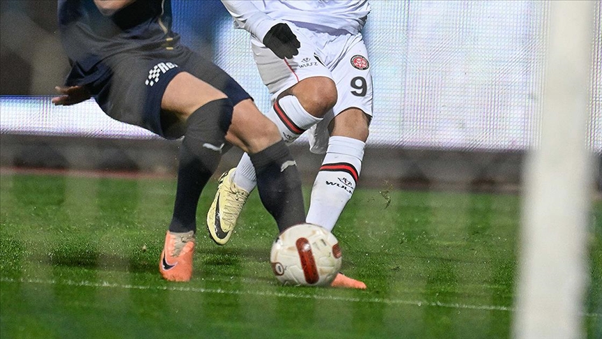 Süper Lig'de 'Haliç derbisi' yarın oynanacak