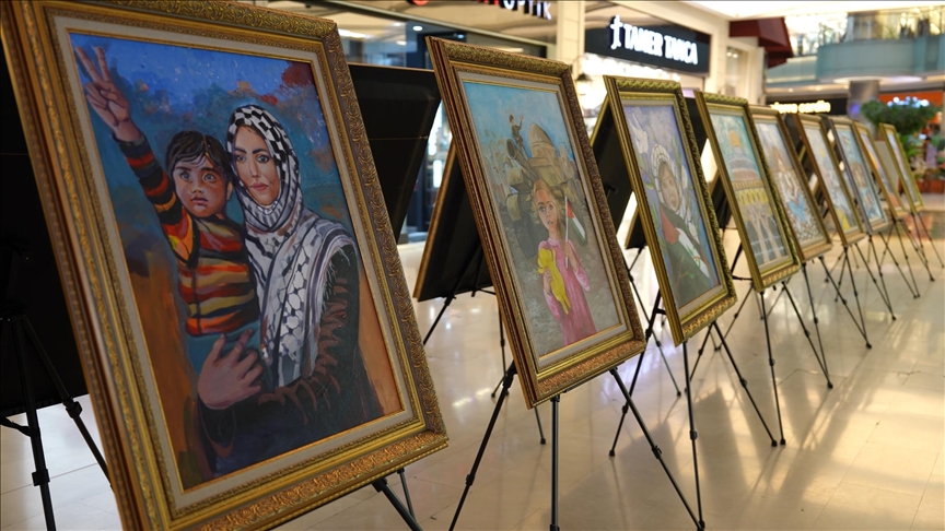 بلدية تركية تقيم معرضا للوحات من رسم أطفال فلسطينيين