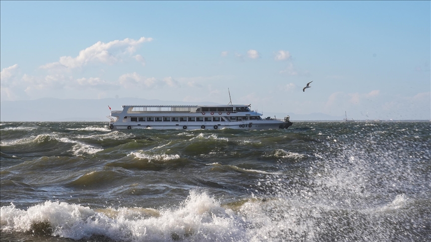 Bazı illerde olumsuz hava koşulları deniz ulaşımında aksamalara neden oldu
