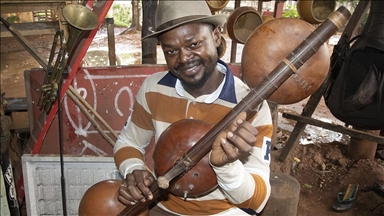 Mveti, instrumenti i lashtë nga Afrika Qendrore që kombinon mitologjinë dhe muzikën