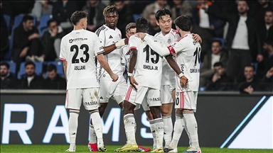 Beşiktaş, deplasmanda RAMS Başakşehir'i 3-2 yendi