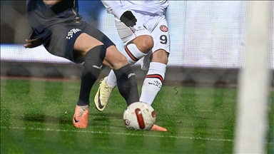 Süper Lig'de 'Haliç derbisi' yarın oynanacak