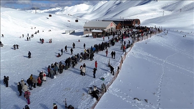 Davraz Kayak Merkezi hafta sonunda yaklaşık 24 bin kişiyi ağırladı