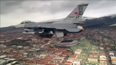 Hava Kuvvetlerinden, Erzincan'ın düşman işgalinden kurtuluşunun 108'inci yıl dönümünde muharip uçak geçişi