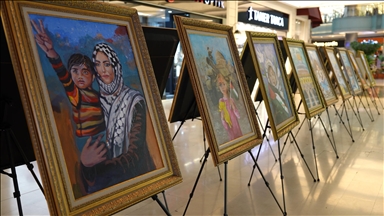 بلدية تركية تقيم معرضا للوحات من رسم أطفال فلسطينيين