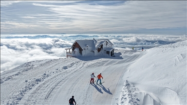 Yıldız Dağı hafta sonu kayakseverlerle doldu