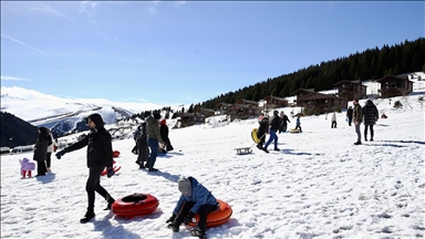 Giresun'da doğa tutkunları Kümbet Yaylası'ndaki kar festivalinde bir araya geldi