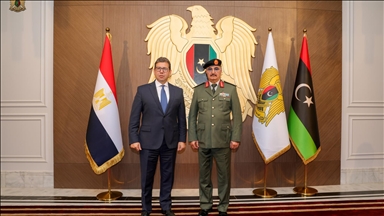 ليبيا.. حفتر يلتقي رئيس المخابرات المصرية في بنغازي