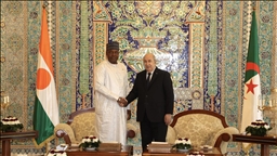 رئيس النيجر يصل الجزائر وسط مؤشرات على إنهاء التوتر بين البلدين