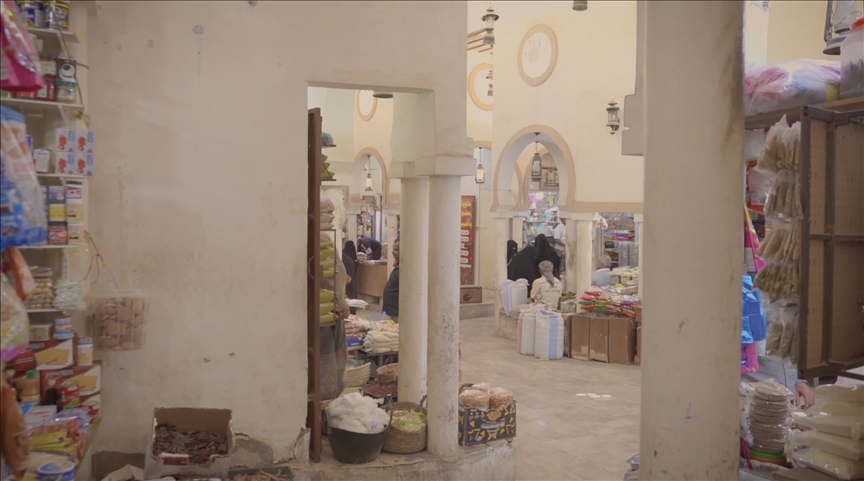 اليمن.. تحسّن الخدمات وانتظام الرواتب ينعشان رمضان في عدن (تقرير)