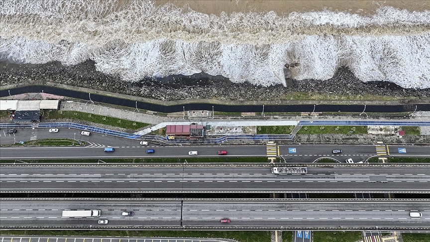 Karadeniz ile iç ve batı kesimler için kuvvetli rüzgar ve fırtına uyarısı