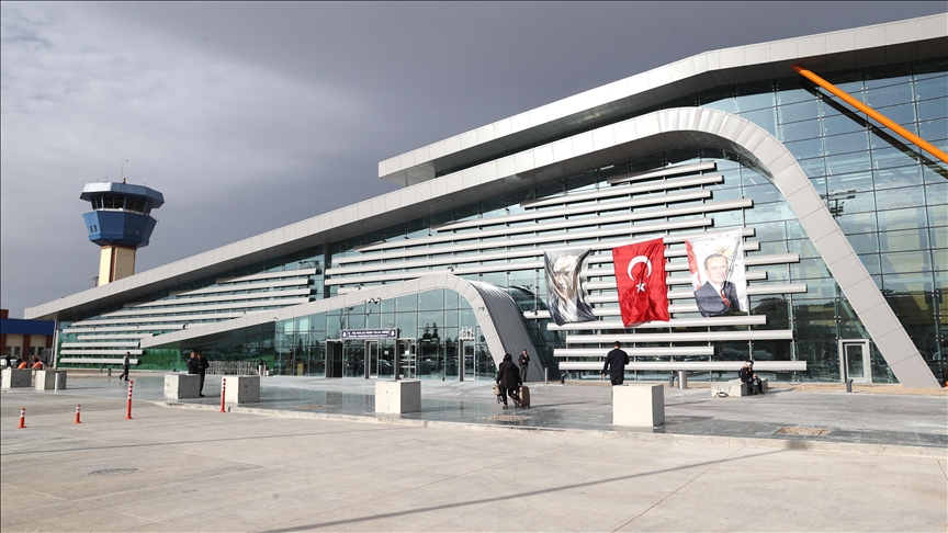 Nevşehir Kapadokya Havalimanı yeni terminal binası ilk yolcularını ağırladı