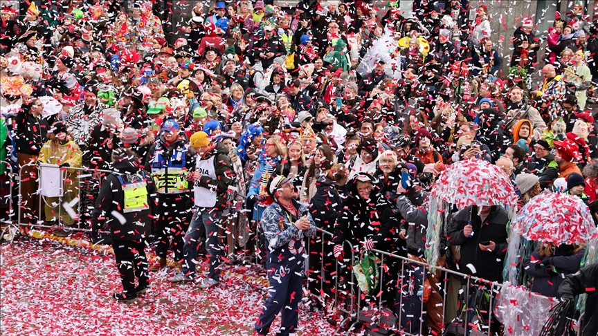 Mijëra njerëz marrin pjesë në festimet e së Hënës së Trëndafilave në Gjermani