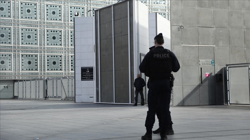 Policia franceze bastisi Institutin e Botës Arabe në hetimin e lidhur me Epstein ndaj Jack Lang