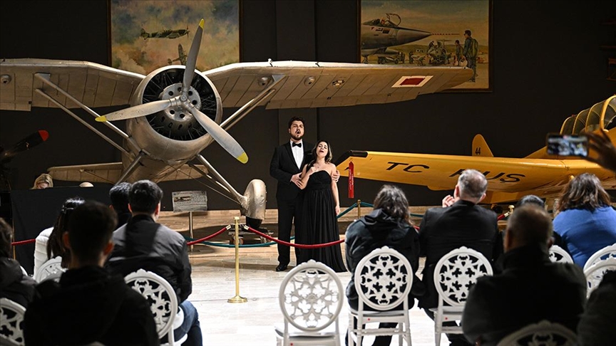 Yenilenen İstanbul Hava Müzesi'nde "Sonsuz Aşk" konseri düzenlendi