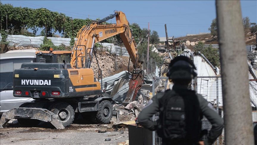 إسرائيل تُخطر بوقف بناء 15 منزلا فلسطينيا وتهدم غرفة زراعية في الضفة 