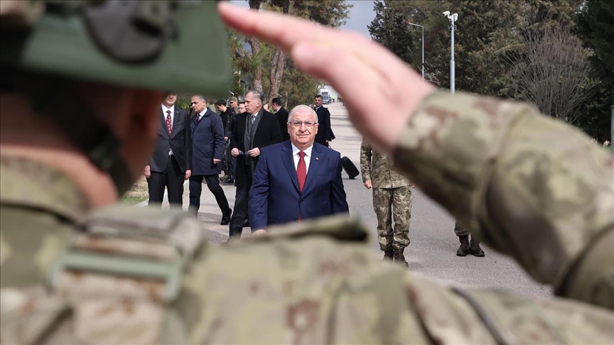 وزير الدفاع التركي يستقبل رئيس الأركان الليبي