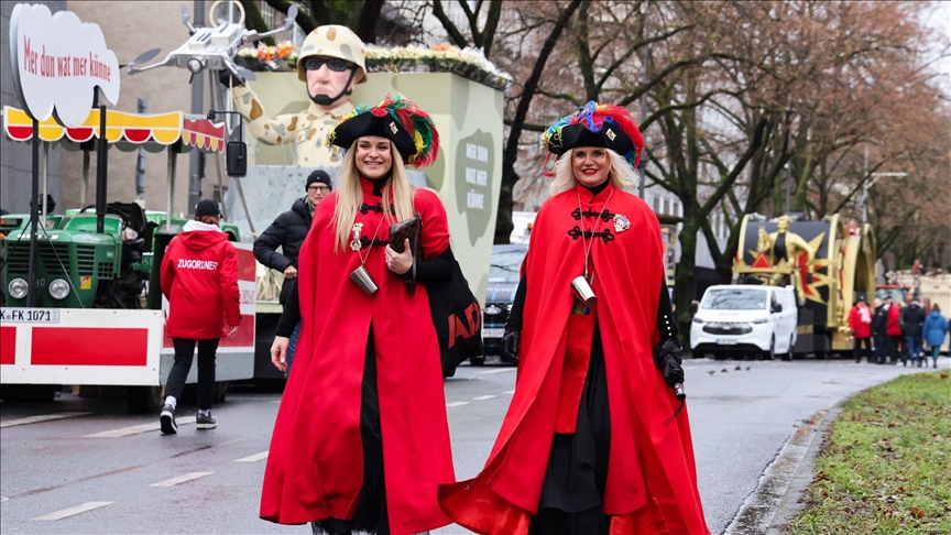 Karnevalski spektakl u Kelnu: Parada Rosenmontag privukla stotine hiljada posjetilaca